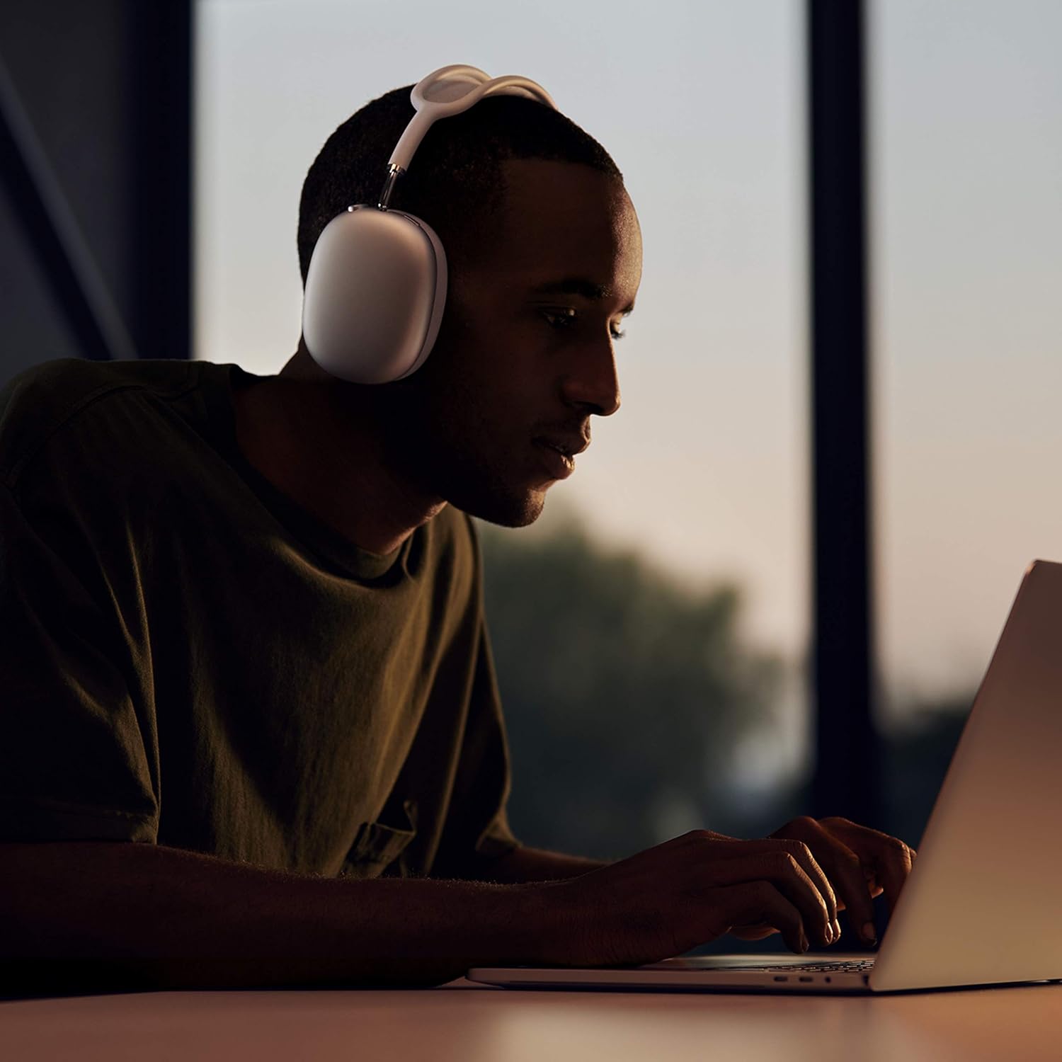 AIRPODS MAX HEADPHONES