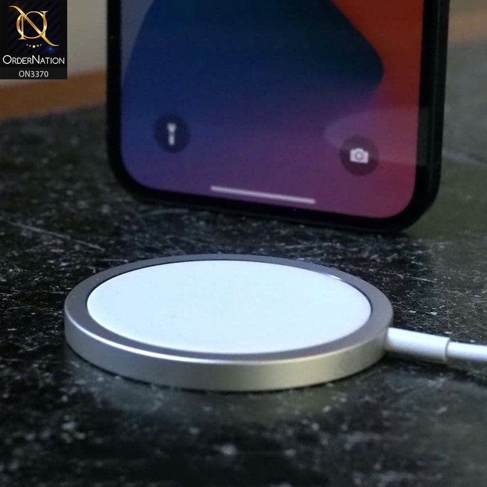 Wireless Charger - White - MegSafe Wireless Charger USB-C integrated cable (1 m) For IOS Devices